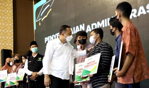 Pemkot Surabaya Tebus 729 Ijazah Pelajar SMA yang Ditahan Sekolah