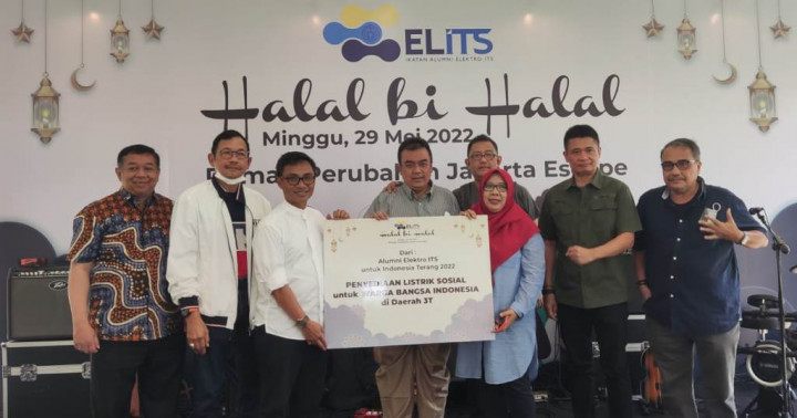 Kolaborasi IKAELITS dan Kemensos Beri Bantuan Listrik Kepada Korban Bencana Sentani