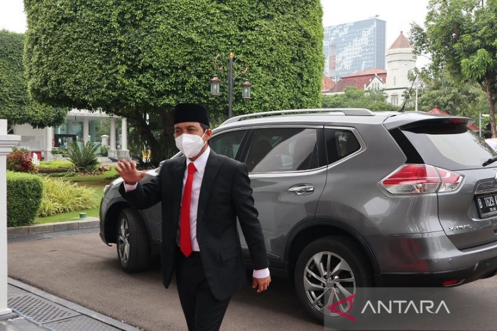 Raja Juli Antoni dan John Wempi Watipo Tiba di Istana Kepresidenan