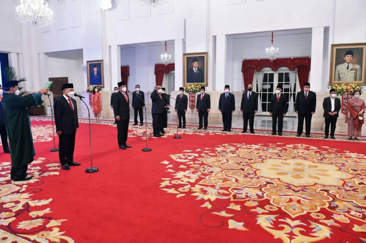 Jokowi Lantik 2 Menteri dan 3 Wamen Kabinet Indonesia Maju