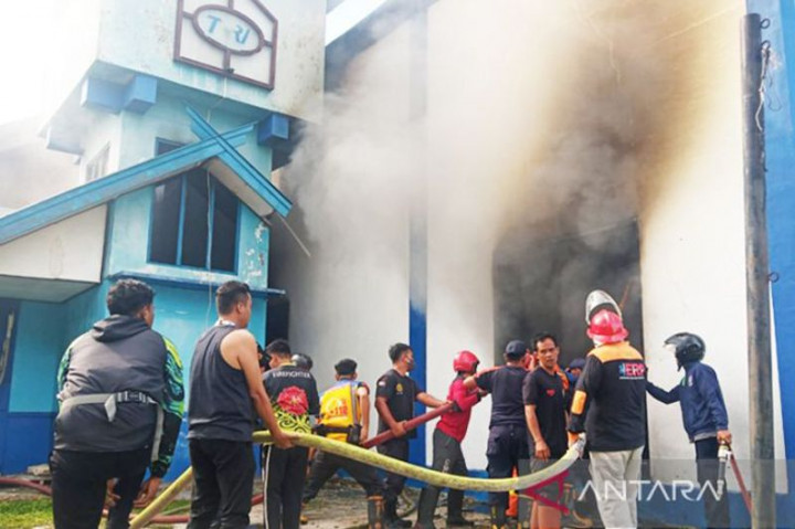 Gedung Studio TVRI Kalimantan Tengah Terbakar