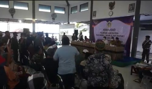 Adu Mulut, Bupati Gresik Ditinggal Warga saat Sosialisasi Pelebaran Jalan