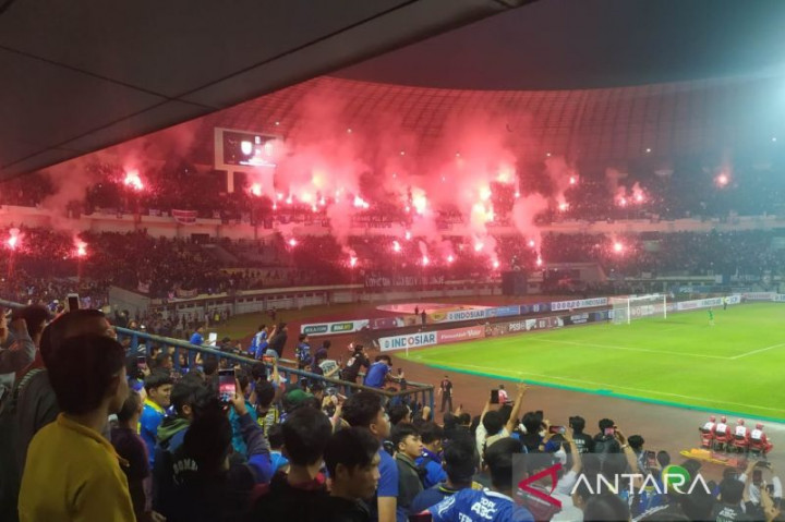 Suporter Piala Presiden Diultimatum Tak Nyalakan Flare