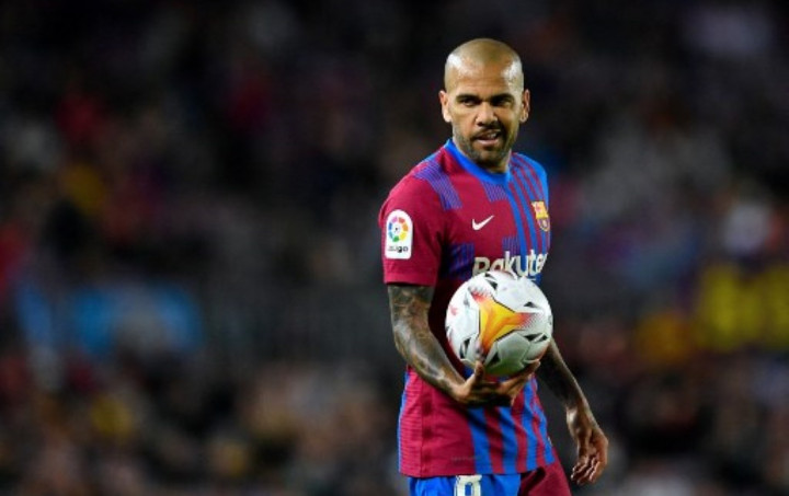 Tinggalkan Barcelona Kedua Kalinya, Dani Alves Tulis Pesan Menyentuh