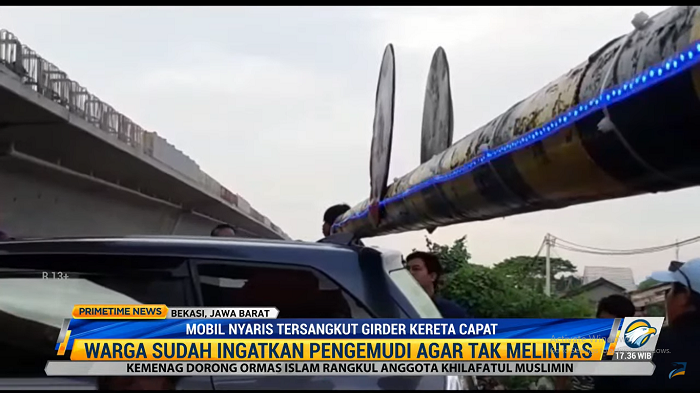 Mobil Hampir Tersangkut Girder Jalur Kereta Api Cepat