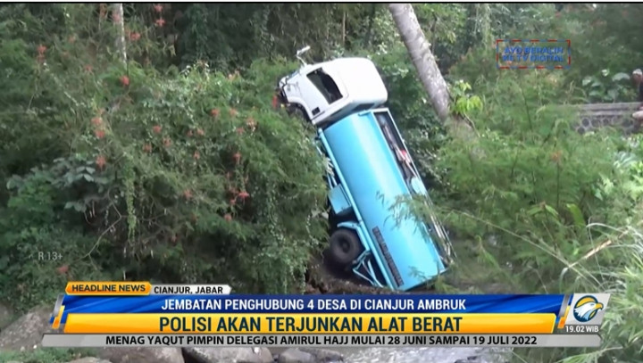 Jembatan Penghubung Empat Desa di Cianjur Ambruk