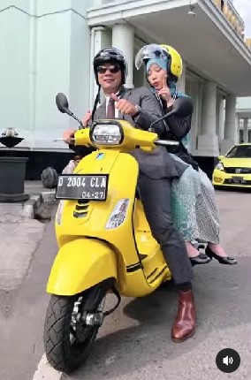 Lulus dari SMAN 3 Bandung, Zara Diajak Ridwan Kamil Naik Vespa: Penuh Senyum