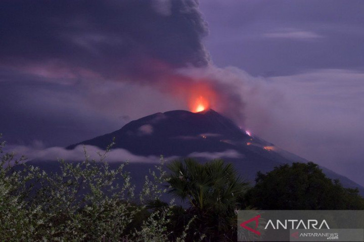 Gunung Ile Lewotolok di Lembata NTT Erupsi Lagi