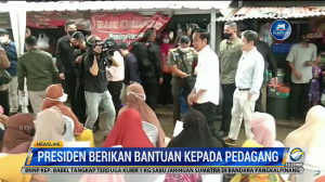 Presiden Jokowi Bagikan Bantuan pada Pedagang di Banten