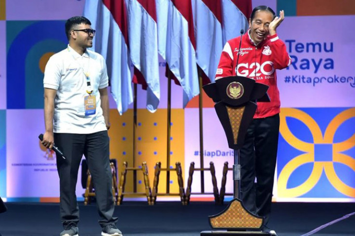 Alumni Kartu Prakerja Minta Motor, Jokowi Geleng-geleng Kepala