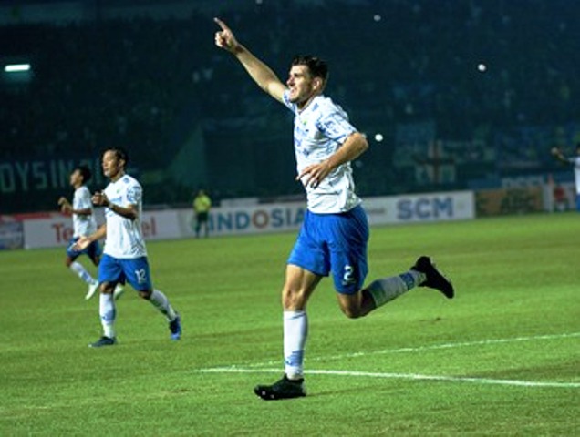 Persib Bungkam Persebaya 3-1