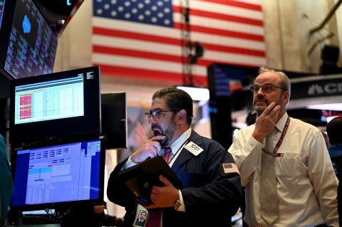 Wall Street Bervariasi di Tengah Ancaman Resesi