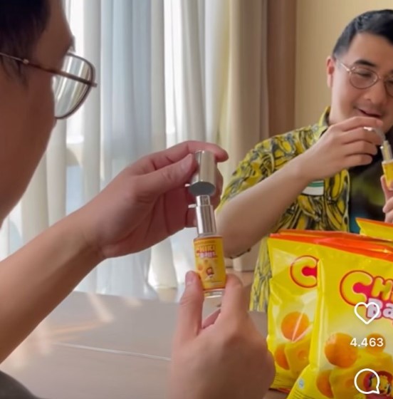 Axtonsalim salah satu pengguna parfum Chiki Keju mengunggahnya via Twitter. (Foto: Dok. Twitter Dove/@crodobos)