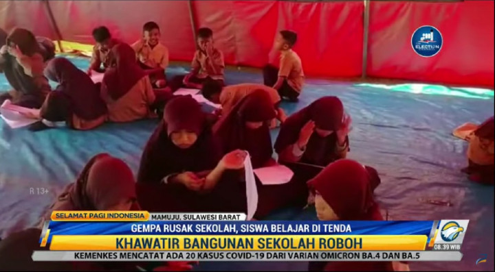 Ratusan Siswa SD Mamuju Belajar di Tenda Usai Sekolah Dirusak Gempa