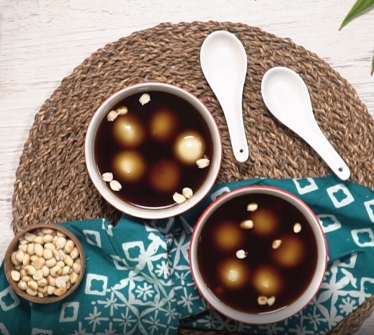 Berikut ini resep wedang ronde yang pasti mantap dan antigagal. Coba yuk buat! (Foto: Dok. Endeus TV)
