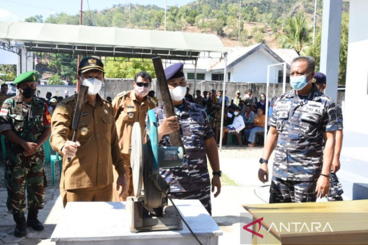 Warga Perbatasan RI-Timor Leste Serahkan Senjata Rakitan ke TNI