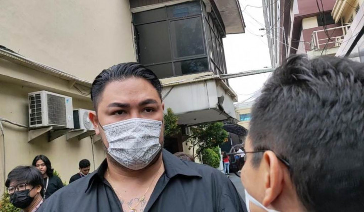 Ivan Gunawan Serahkan Beberapa Dokumen Terkait DNA Pro