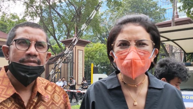 Tak Terima Digerebek, Nikita Mirzani Laporkan Penyidik Polresta Serang