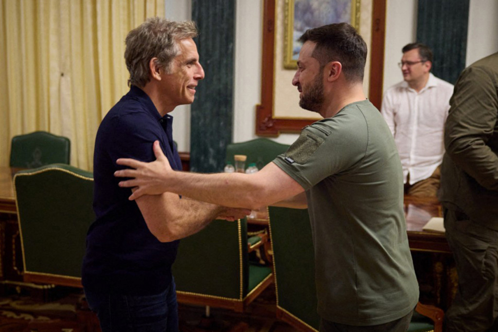 Momen Presiden Zelensky Sambut Ben Stiller di Ukraina