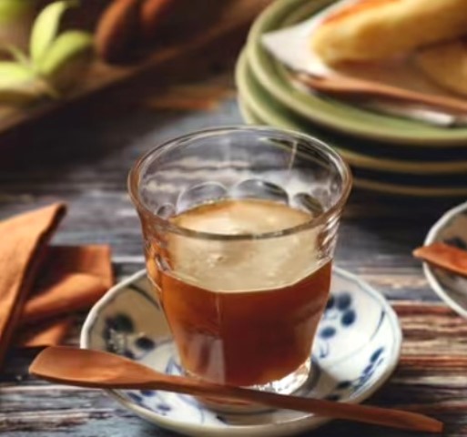 Perkenalkan minuman khas Makassar yaitu saraba yang punya manfaat menghangatkan tubuh. (Foto: Dok. Endeus TV)