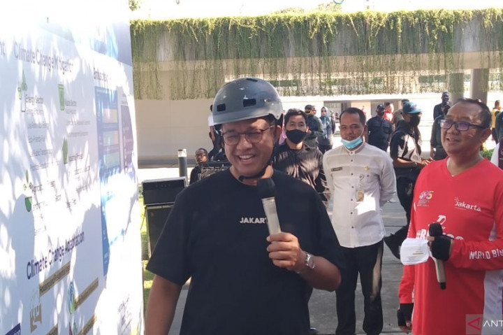 Anies Minta Perusahaan Ikut Kelola Sampah