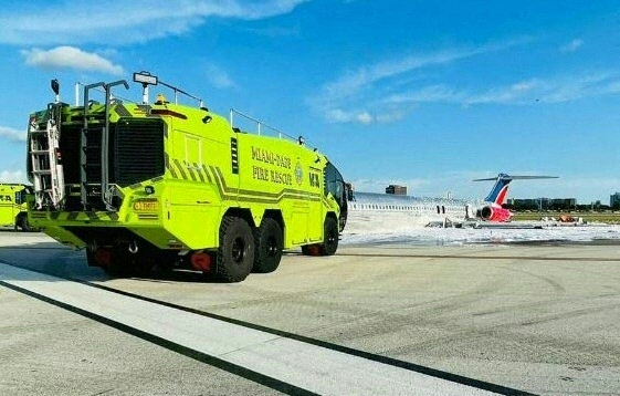 Kecelakaan maskapai Red Air Flight di Bandara Miami, Amerika Serikat. Foto: AFP