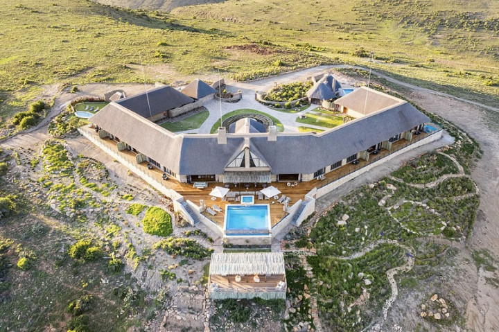 Unik, Penginapan di Afrika Selatan Ini Tawarkan Interaksi dengan Hewan Langka