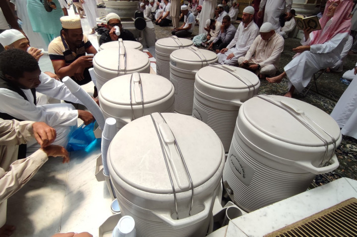 Lima Fakta Unik Air Zamzam