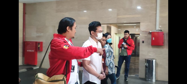 Indra Kenz dan 2 Mobil Mewah Dilimpahkan ke Kejari Tangsel