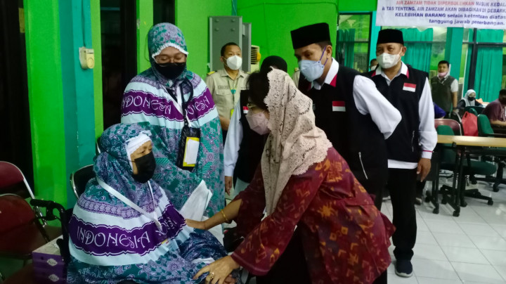 Ratusan Calhaj Asal Bali Masuk Embarkasi Surabaya