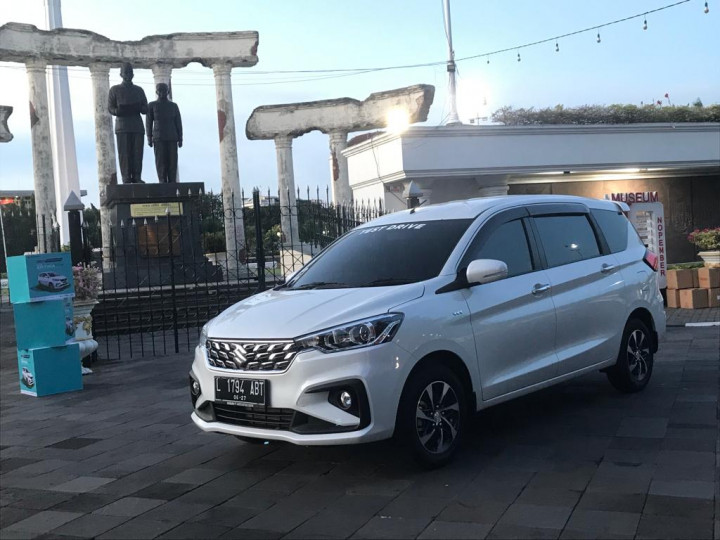 Baru Sepekan Diluncurkan, Ertiga Hybrid Laris Manis di Jawa Timur