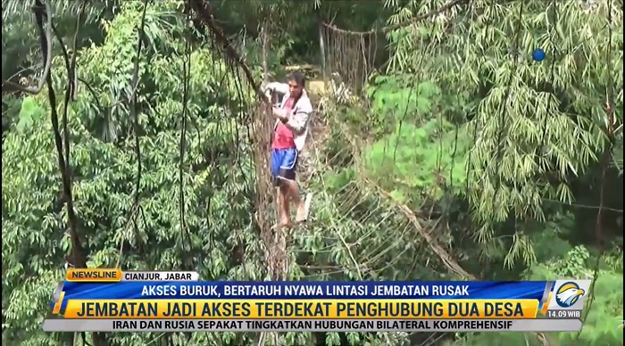 Akses Buruk, Bertaruh Nyawa Lintasi Jembatan Rusak