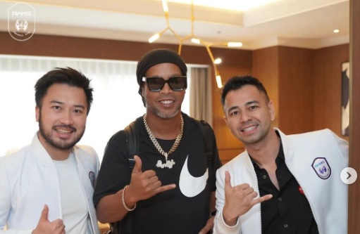 Tiba di Indonesia, Ronaldinho Ikut Luncurkan Jersey RANS Nusantara FC