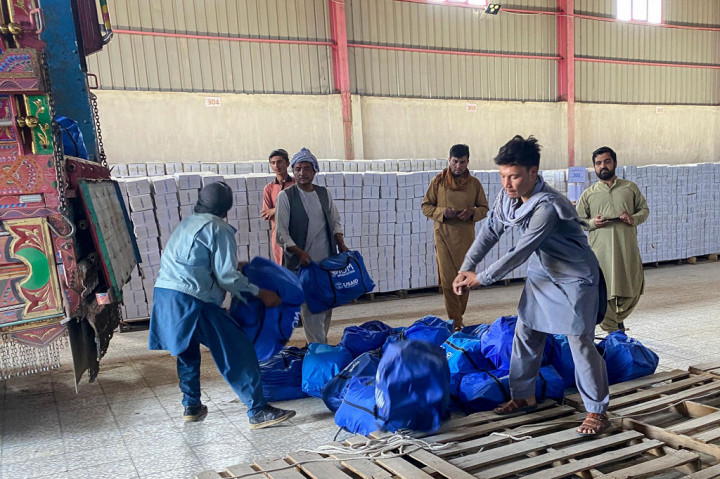 Foto: Bantuan untuk Korban Gempa Afghanistan Mulai Mengalir