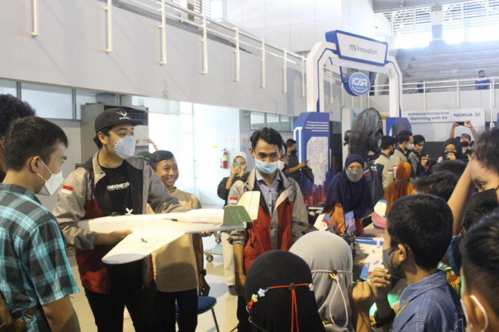 ITS Perkenalkan Dunia Robotika ke Siswa Sekolah