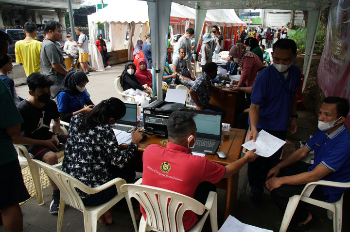 Antusiasme Warga Ikuti Vaksinasi Covid-19 di CFD Jakarta