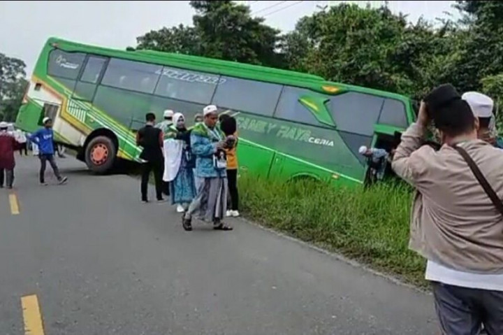 Bus Rombongan Calon Jemaah Haji Asal Jambi Kecelakaan