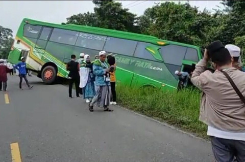 Bus Rombongan Calon Jemaah Haji Asal Jambi Kecelakaan