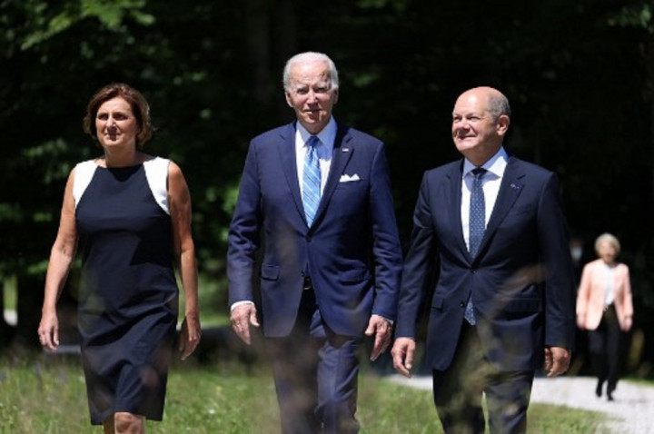 KTT G7 Dimulai dengan Pengumuman Sanksi terhadap Emas dan Minyak Rusia