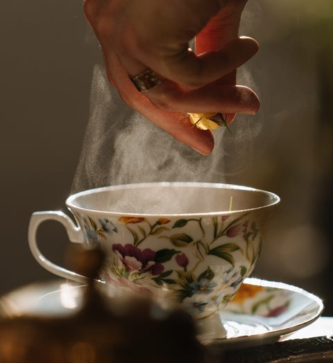 Minuman ini dipercaya dapat meredakan sakit tenggorokan saat flu melanda. (Foto: Ilustrasi/Pexels.com)