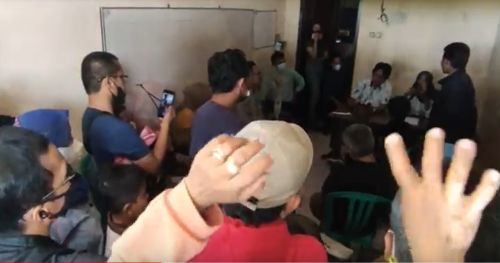 Merasa Ditipu Pembelian Tanah, Puluhan Orang Gerebek Kantor Pengembang di Sidoarjo