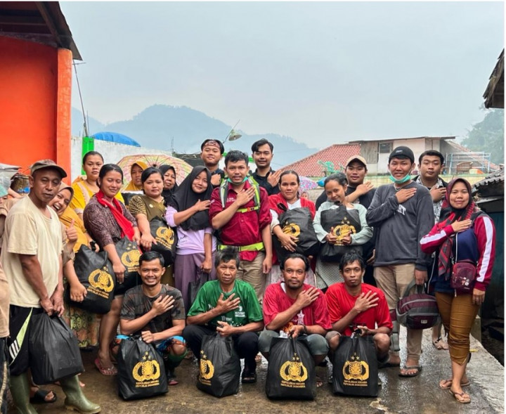 Inspira-Polri Salurkan Bantuan untuk Korban Banjir Bandang di Leuwiliang, Kabupaten Bogor