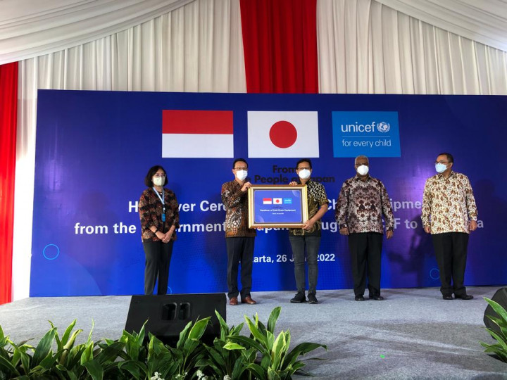 Jepang dan UNICEF Serahkan 300 Unit Mesin Pendingin Vaksin untuk Kemenkes