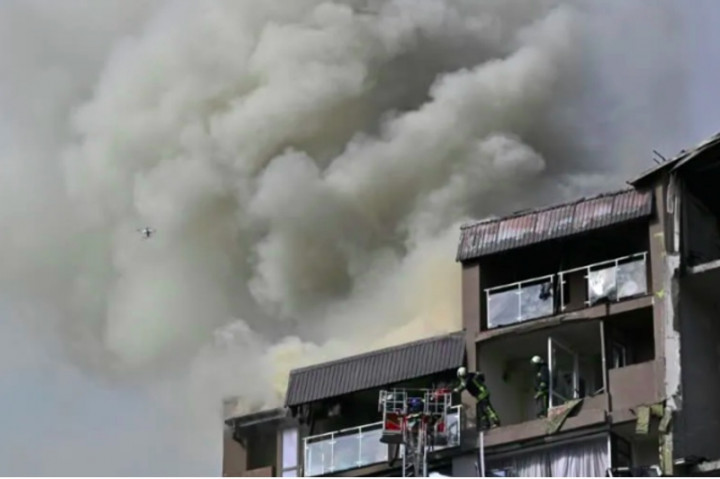 Populer Internasional: Rusia Serang Kiev hingga Penggunaan Ganja Meningkat di Tengah Pandemi