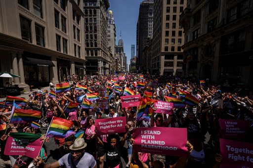 Kembang Api Dikira Tembakan, Ratusan Orang Terinjak-injak di Parade Gay New York