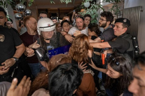 Polisi Turki Bebaskan Semua Aktivis LGBT yang Ditangkap di Istanbul Pride
