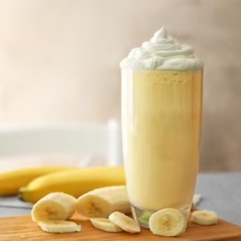 Ini resep bananan milkshake yang bisa mengganjal rasa lapar kamu. (Foto: Dok. Endeus TV)