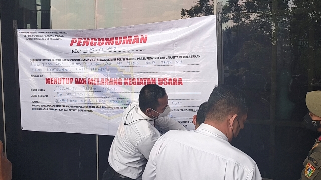 Satpol PP Jakarta Pusat Segel Holywing di Senayan