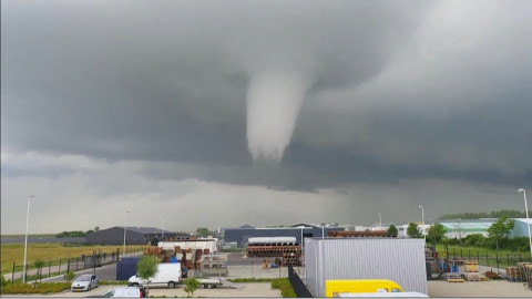 Langka, Tornado Hantam Belanda dan Tewaskan Satu Orang