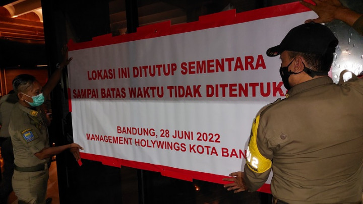 Nasib 100 Karyawan Holywings Bandung Digantung